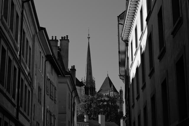 clocher de la Cathédrale Saint-Pierre